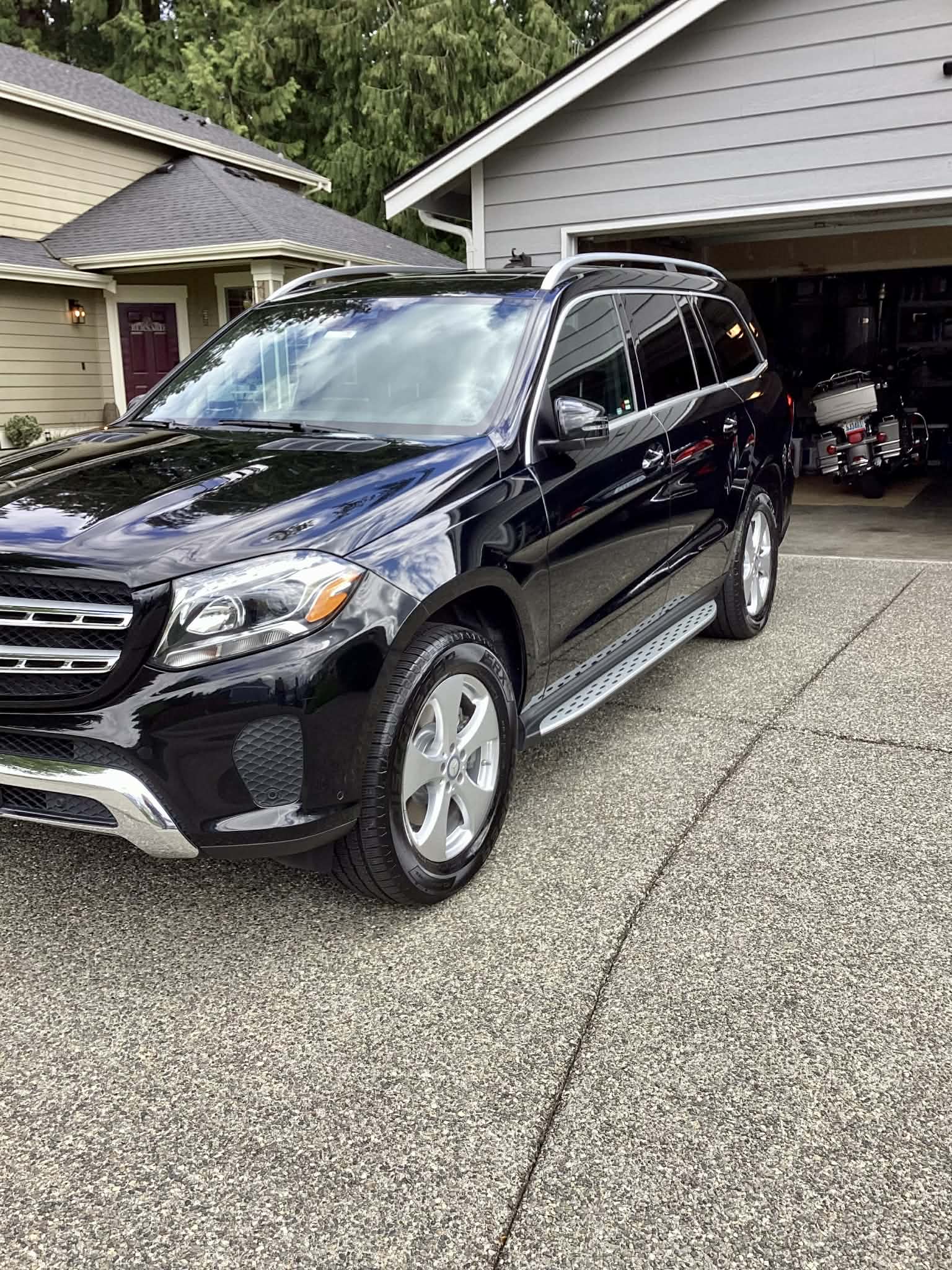 Cascade Mercedes-Benz GLS luxury SUV — Seattle corporate and airport transfers
